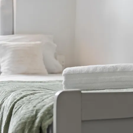 Free Parking-contractors-families-comfortable * Birmingham